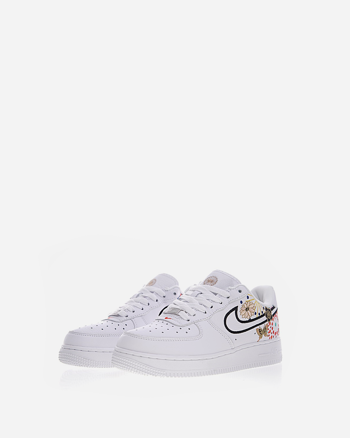 NIKE x AIR FORCE 1
