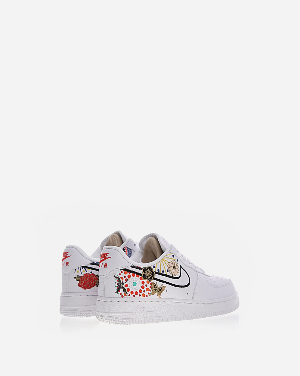 NIKE x AIR FORCE 1