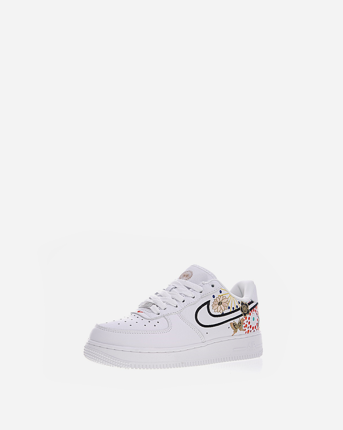 NIKE x AIR FORCE 1