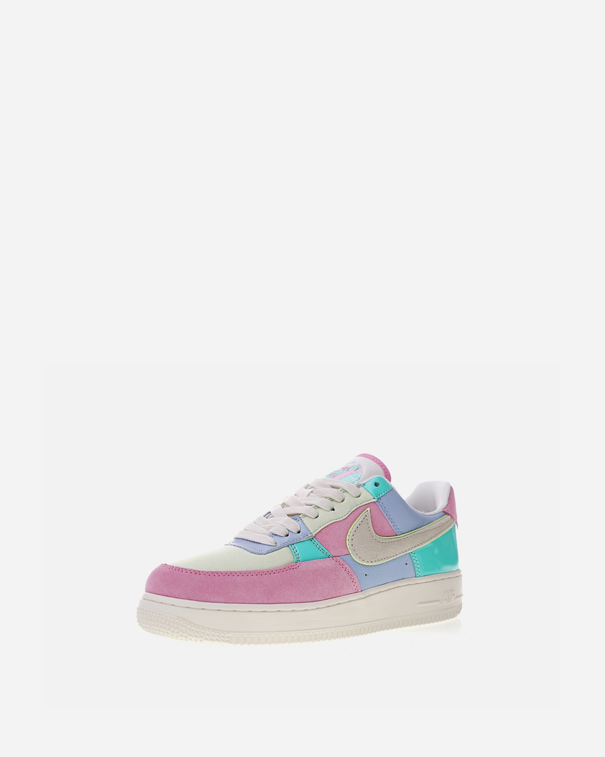 NIKE x AIR FORCE 1