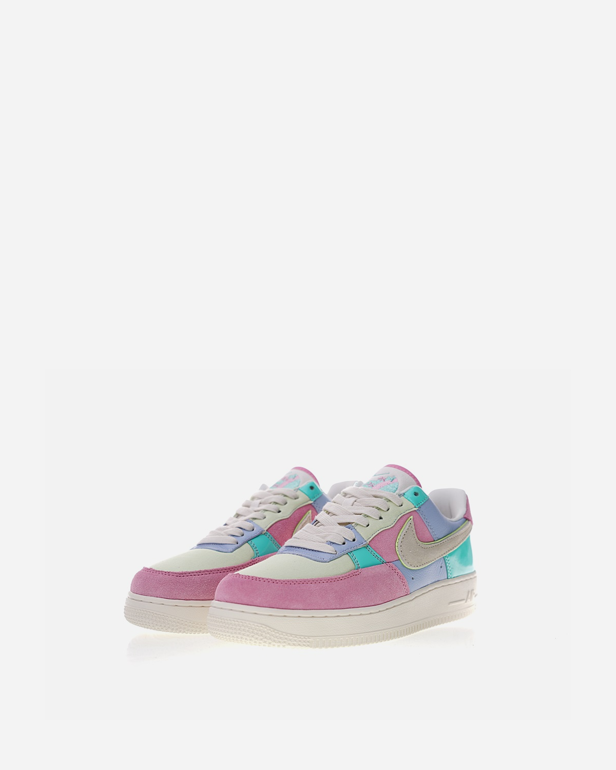 NIKE x AIR FORCE 1