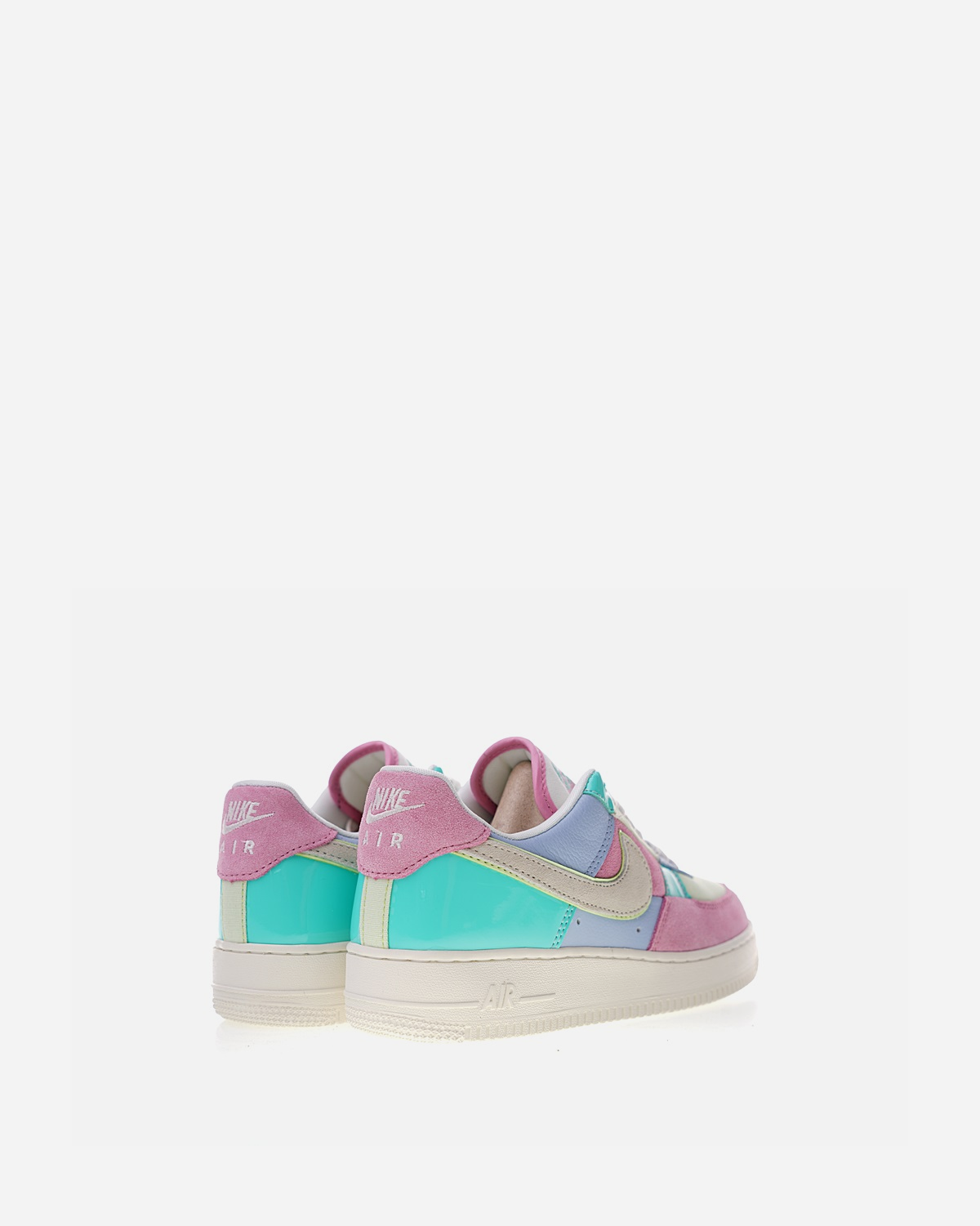 NIKE x AIR FORCE 1